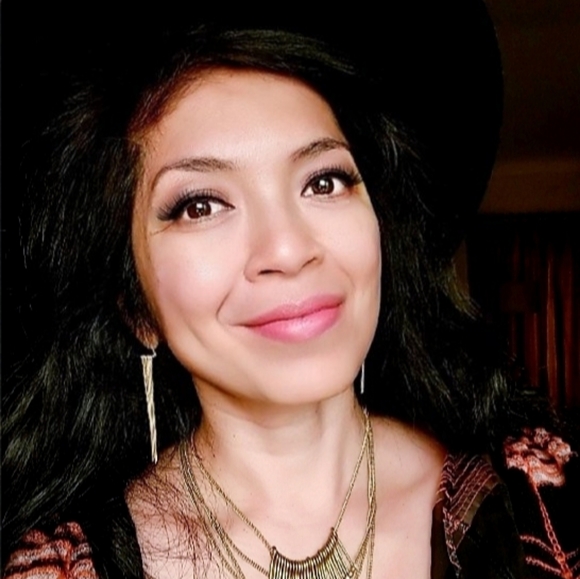 Meet your Posher! - Picture 4 of 5